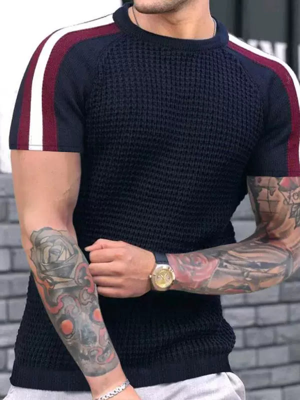 short sleeve t-shirt with lines on the shoulders